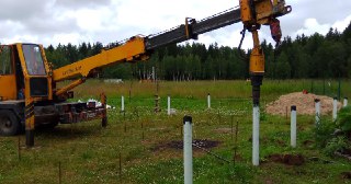 Закручивание винтовых свай в Апшеронск. Аренда машины для закручивания свай цена от 2888 руб